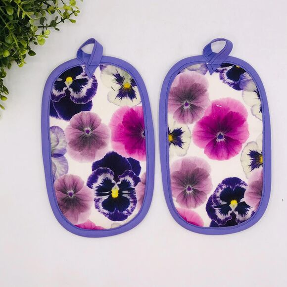 Set of 2 Finger Hotpads, Purple Violet Pansies Print, 2 Piece Baking Set - Picture 2 of 7